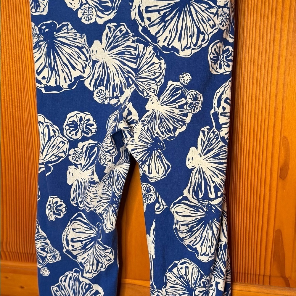 Chico's 2.5 Blue/White Floral Crop Pant and XL/3 Matching Blue Shirt - Picture 3 of 9